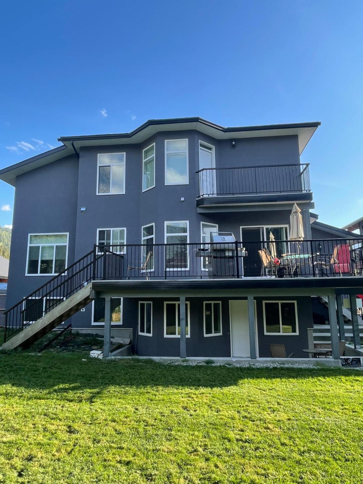 2 Bedroom Suite With Full Kitchen Revelstoke Bagian luar foto