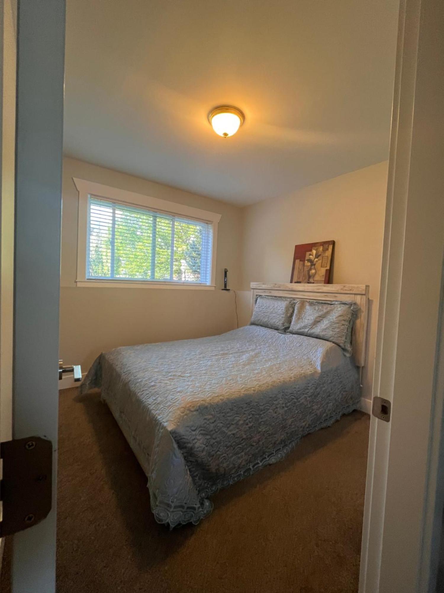 2 Bedroom Suite With Full Kitchen Revelstoke Bagian luar foto