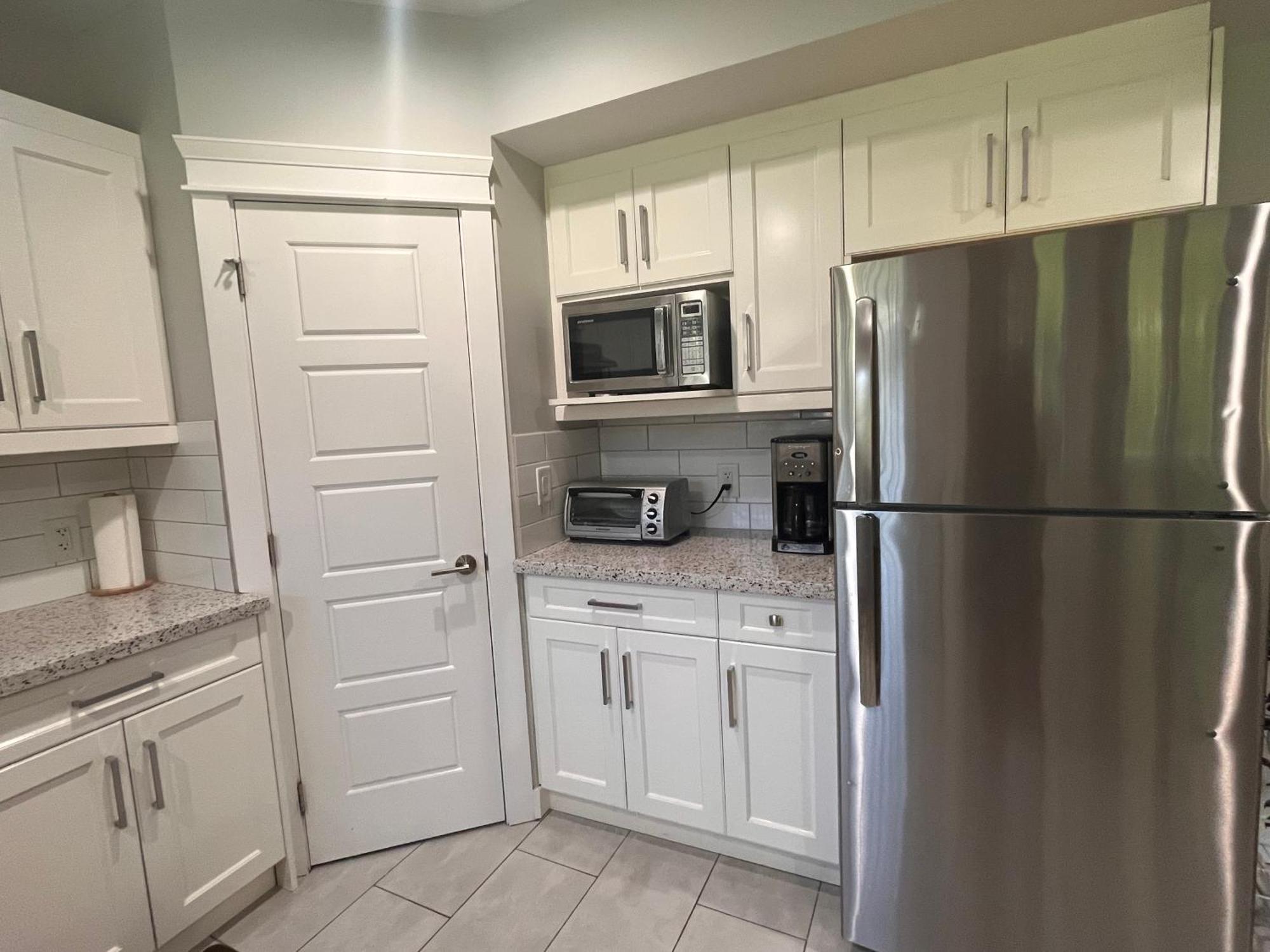 2 Bedroom Suite With Full Kitchen Revelstoke Bagian luar foto